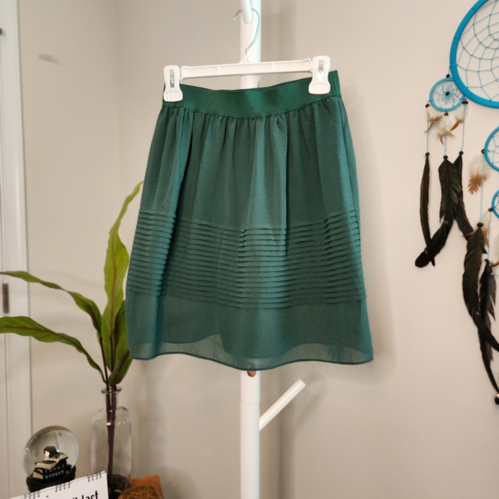 🍒EUC UNIQ Green Flowy Skirt